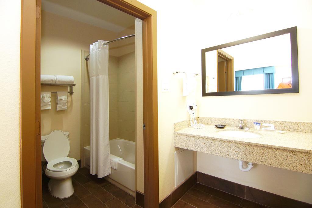 Americas Best Value Inn & Suites Cuero מראה חיצוני תמונה